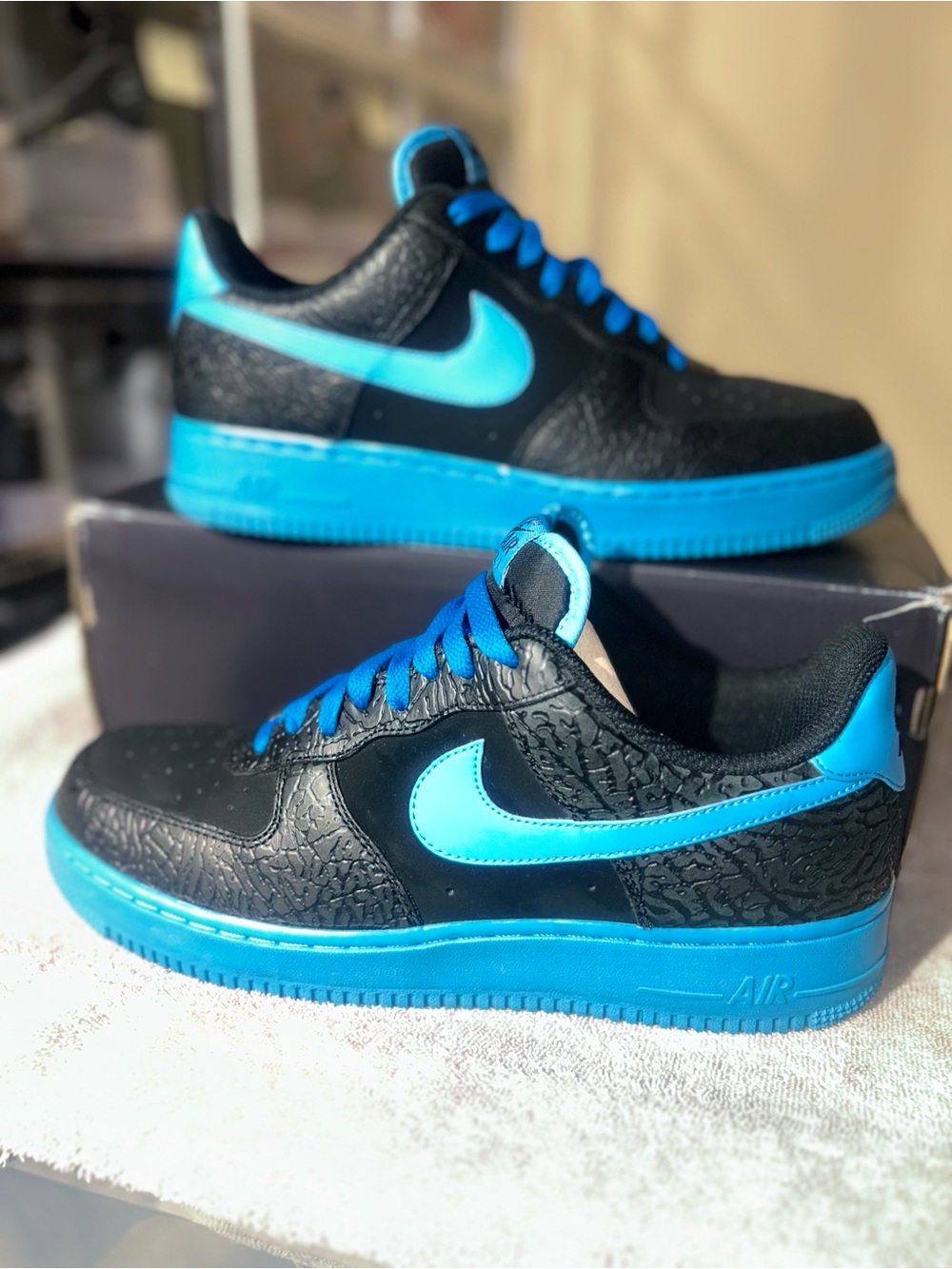 Nike Air Force 1 Low 'Black Vivid Blue
Style Code: 488298-042 OG BOX